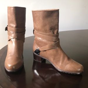 Rustic leather Stuart Weitzman 8.5M mid calf boots